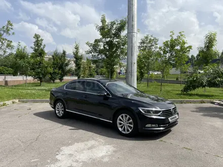 Volkswagen Passat 2015 года за 8 765 432 тг. в Алматы