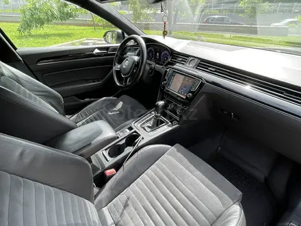 Volkswagen Passat 2015 года за 8 765 432 тг. в Алматы – фото 20