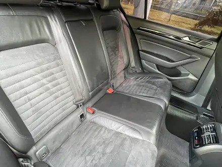 Volkswagen Passat 2015 года за 8 765 432 тг. в Алматы – фото 21