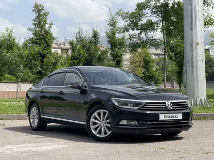 Volkswagen Passat 2015 года за 8 765 432 тг. в Алматы – фото 4