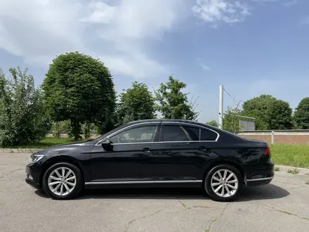 Volkswagen Passat 2015 года за 8 765 432 тг. в Алматы – фото 5