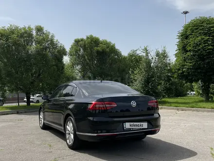 Volkswagen Passat 2015 года за 8 765 432 тг. в Алматы – фото 6