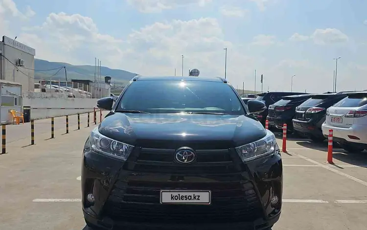 Toyota Highlander 2018 года за 10 800 000 тг. в Алматы