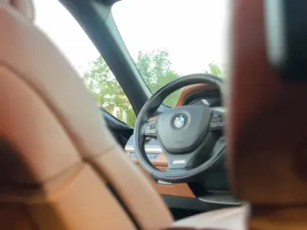 BMW 750 2015 года за 13 800 000 тг. в Шымкент – фото 6