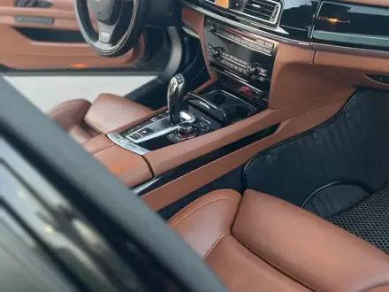 BMW 750 2015 года за 13 800 000 тг. в Шымкент – фото 7