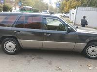 Mercedes-Benz E 200 1993 годаүшін2 500 000 тг. в Алматы