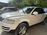 Volkswagen Touareg 2004 года за 4 750 000 тг. в Алматы – фото 2