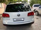 Volkswagen Touareg 2004 года за 4 750 000 тг. в Алматы – фото 4