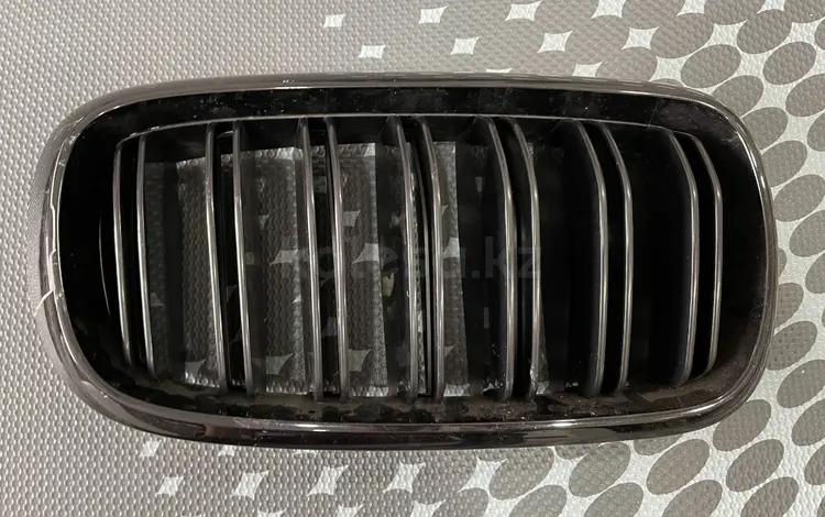 Декоративная решетка радиатора правая BMW X5-X6 F15-F16 за 30 000 тг. в Алматы