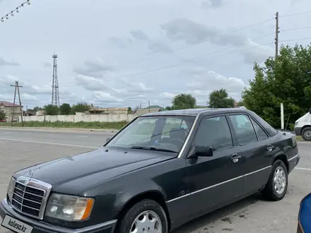 Mercedes-Benz E 220 1993 года за 1 400 000 тг. в Сарыкемер – фото 3