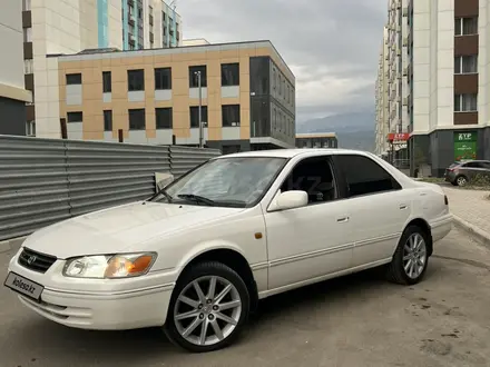 Toyota Camry 2001 года за 4 000 000 тг. в Алматы