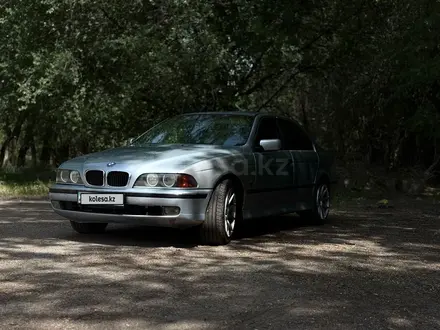 BMW 528 1998 года за 2 900 000 тг. в Алматы