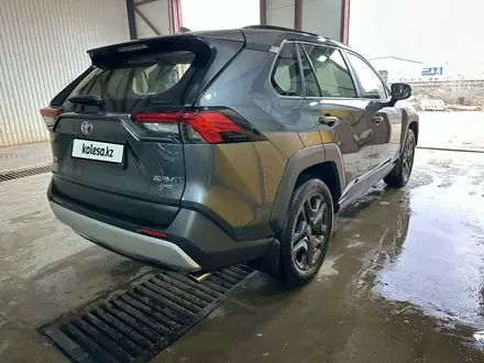 Toyota RAV4 2023 года за 20 200 000 тг. в Уральск – фото 6