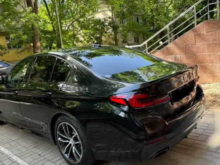 BMW 520 2023 года за 28 500 000 тг. в Алматы – фото 2