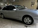 Mercedes-Benz E 320 2001 года за 5 000 000 тг. в Жанаозен – фото 2