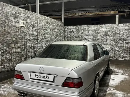 Mercedes-Benz E 280 1993 года за 3 200 000 тг. в Шымкент – фото 4