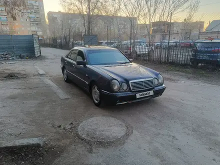 Mercedes-Benz E 200 1997 года за 2 500 000 тг. в Павлодар