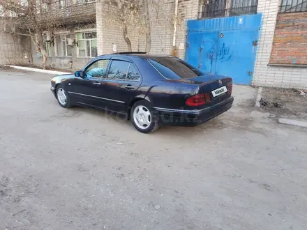 Mercedes-Benz E 200 1997 года за 2 500 000 тг. в Павлодар – фото 4