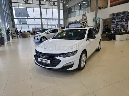 Chevrolet Malibu 2023 года за 16 850 000 тг. в Алматы