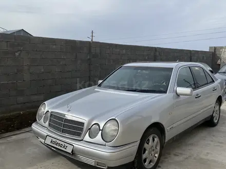 Mercedes-Benz E 320 1998 года за 2 800 000 тг. в Шымкент – фото 3