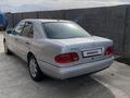 Mercedes-Benz E 320 1998 года за 2 800 000 тг. в Шымкент – фото 4