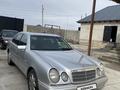 Mercedes-Benz E 320 1998 года за 2 800 000 тг. в Шымкент – фото 2