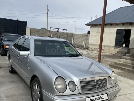 Mercedes-Benz E 320 1998 года за 2 800 000 тг. в Шымкент – фото 2