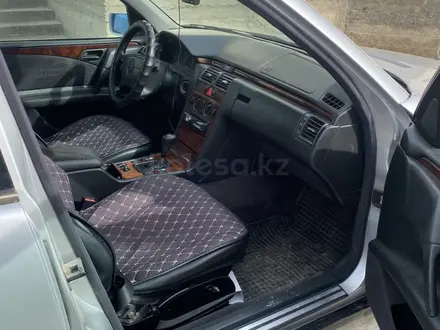 Mercedes-Benz E 320 1998 года за 2 800 000 тг. в Шымкент – фото 6