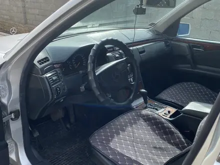 Mercedes-Benz E 320 1998 года за 2 800 000 тг. в Шымкент – фото 7