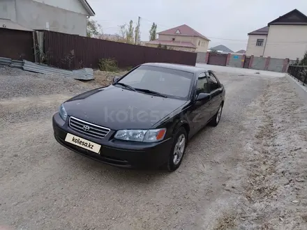 Toyota Camry 2000 года за 3 600 000 тг. в Кызылорда – фото 2