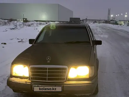 Mercedes-Benz E 200 1993 года за 1 600 000 тг. в Астана – фото 3