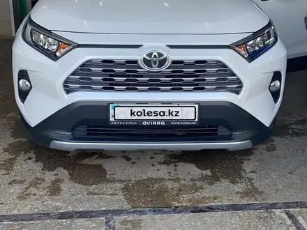 Toyota RAV4 2019 года за 16 000 000 тг. в Актобе