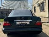 Mercedes-Benz E 220 1995 года за 4 500 000 тг. в Алматы – фото 2