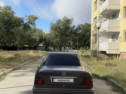 Mercedes-Benz E 280 1994 года за 2 600 000 тг. в Талдыкорган – фото 2