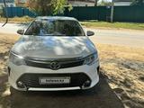Toyota Camry 2015 года за 12 000 000 тг. в Актобе – фото 2