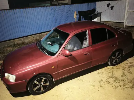 Hyundai Accent 2005 года за 2 000 000 тг. в Актобе – фото 2