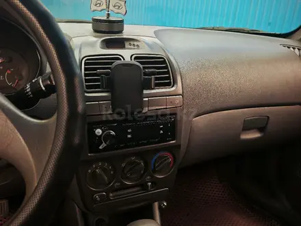 Hyundai Accent 2005 года за 2 000 000 тг. в Актобе – фото 4
