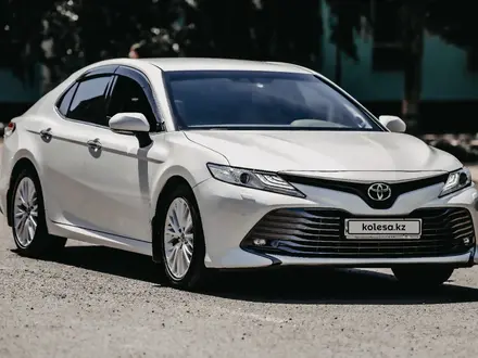 Toyota Camry 2020 года за 13 700 000 тг. в Уральск