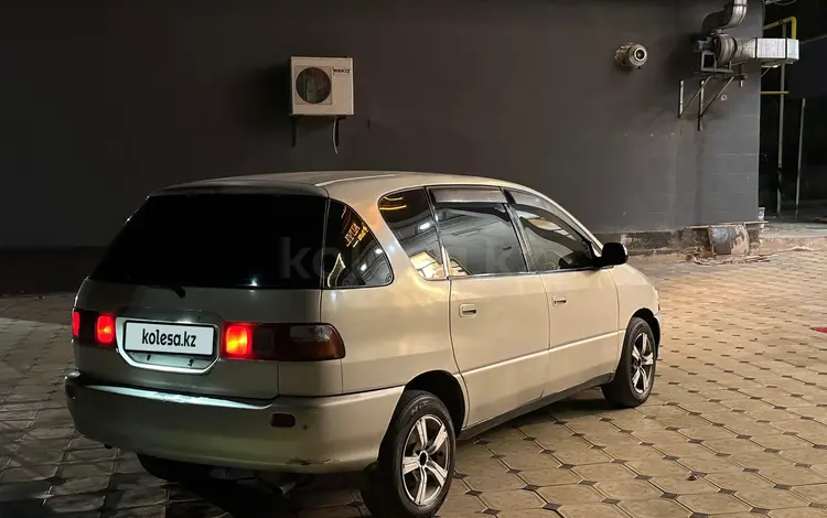 Toyota Ipsum 1999 годаfor3 150 000 тг. в Алматы