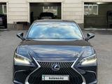 Lexus ES 300h 2022 годаfor25 000 000 тг. в Астана – фото 2