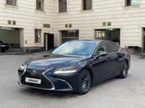 Lexus ES 300h 2022 годаfor25 000 000 тг. в Астана