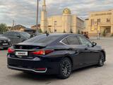 Lexus ES 300h 2022 годаүшін23 990 000 тг. в Астана – фото 5