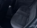 Volkswagen Passat 2002 годаfor2 100 000 тг. в Атырау – фото 4