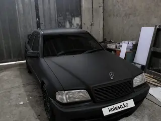 Mercedes-Benz C 230