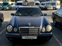 Mercedes-Benz E 200 1997 годаfor2 650 000 тг. в Астана