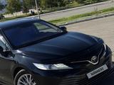 Toyota Camry 2018 годаүшін10 900 000 тг. в Уральск – фото 2