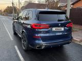 BMW X5 2018 года за 30 000 000 тг. в Аксай – фото 3