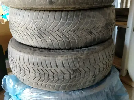 Шины Bridgestone 235x65x17 за 20 000 тг. в Актобе