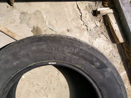 Шины Bridgestone 235x65x17 за 20 000 тг. в Актобе – фото 2