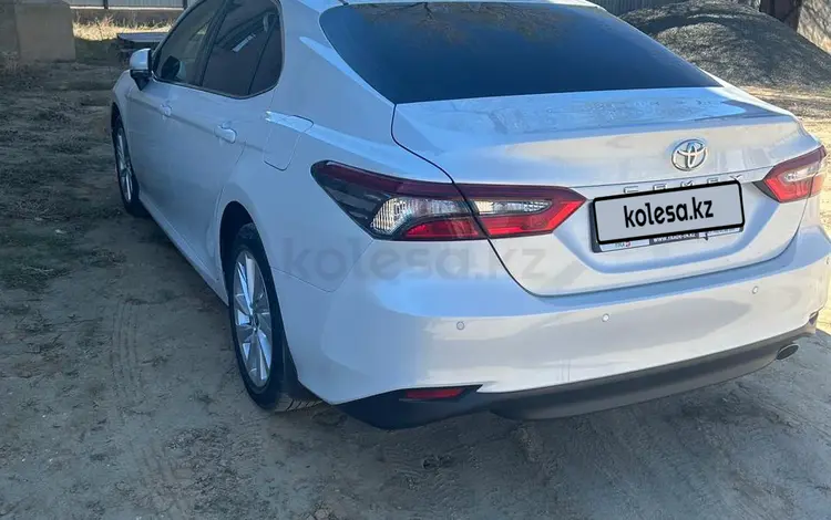 Toyota Camry 2023 года за 15 800 000 тг. в Актобе